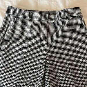 White House Black Market sz 4 houndstooth black and white slacks pants